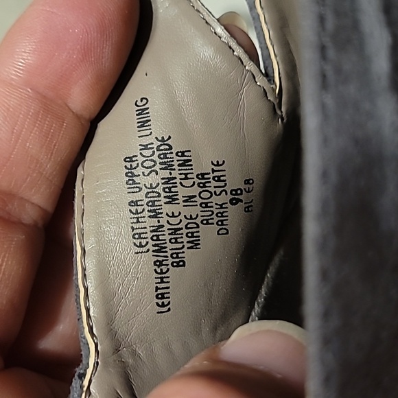 Earth Lace Up Gray Suede Bootie - size 9 - Picture 4 of 7